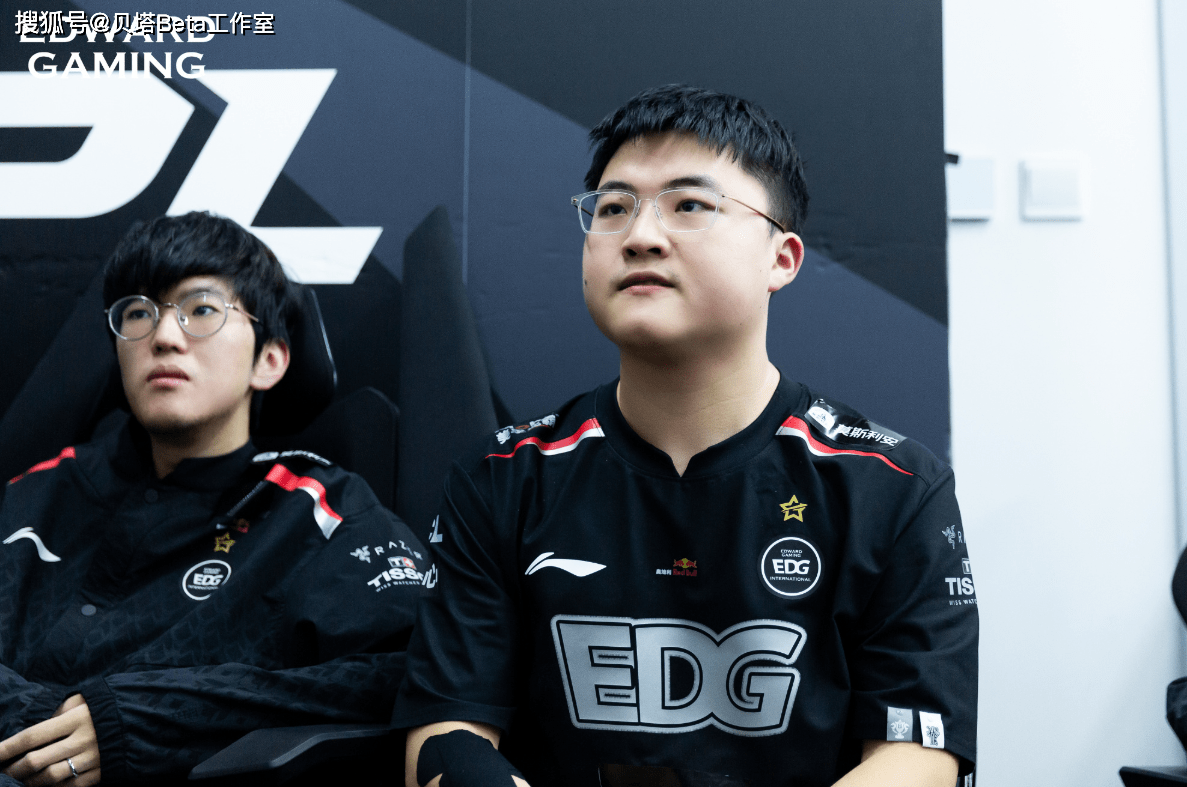 Scout在TES比赛中出色防守，出色防守引发热议！